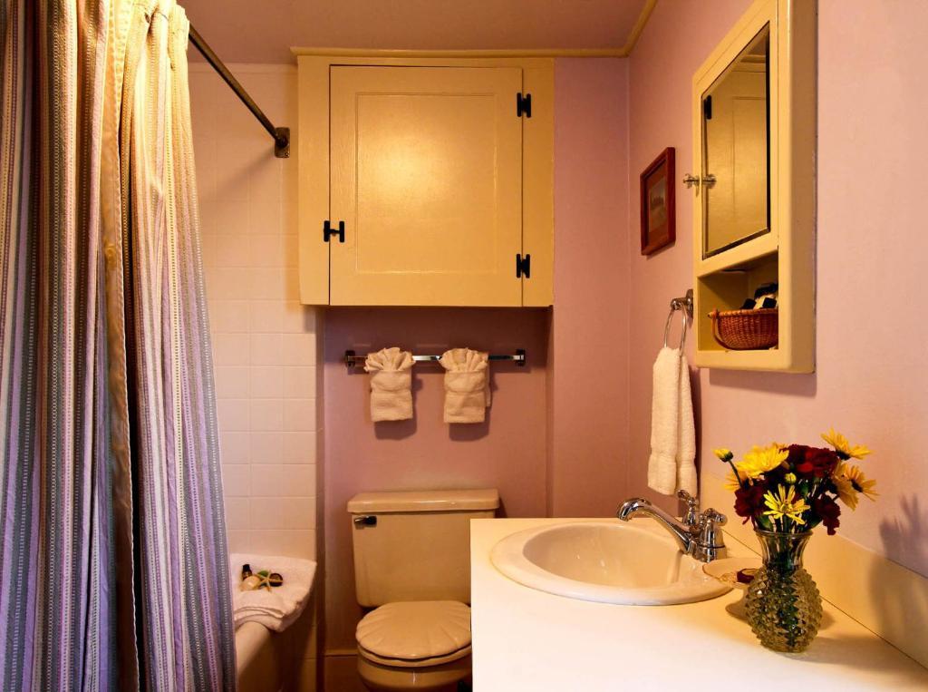 1750 Inn At Sandwich Center Room photo